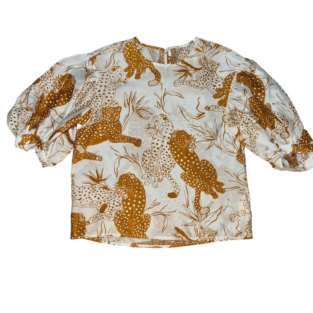 White Light Weight top with Leopards size xs